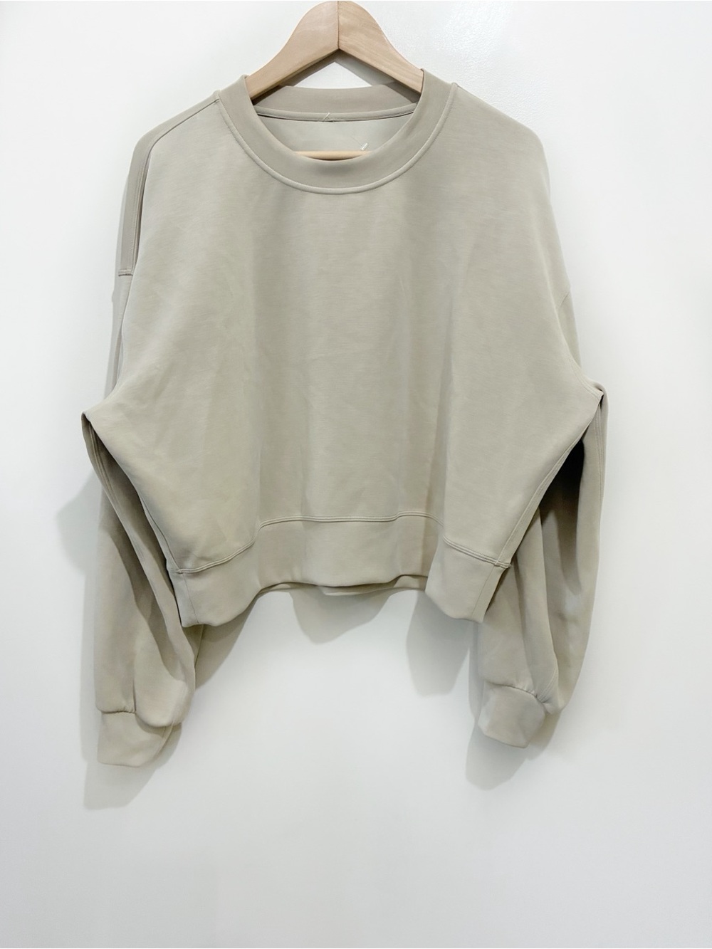 Lululemon Softstreme Perfectly Oversized Crop Sweatshirt Size 8 Trench Beige